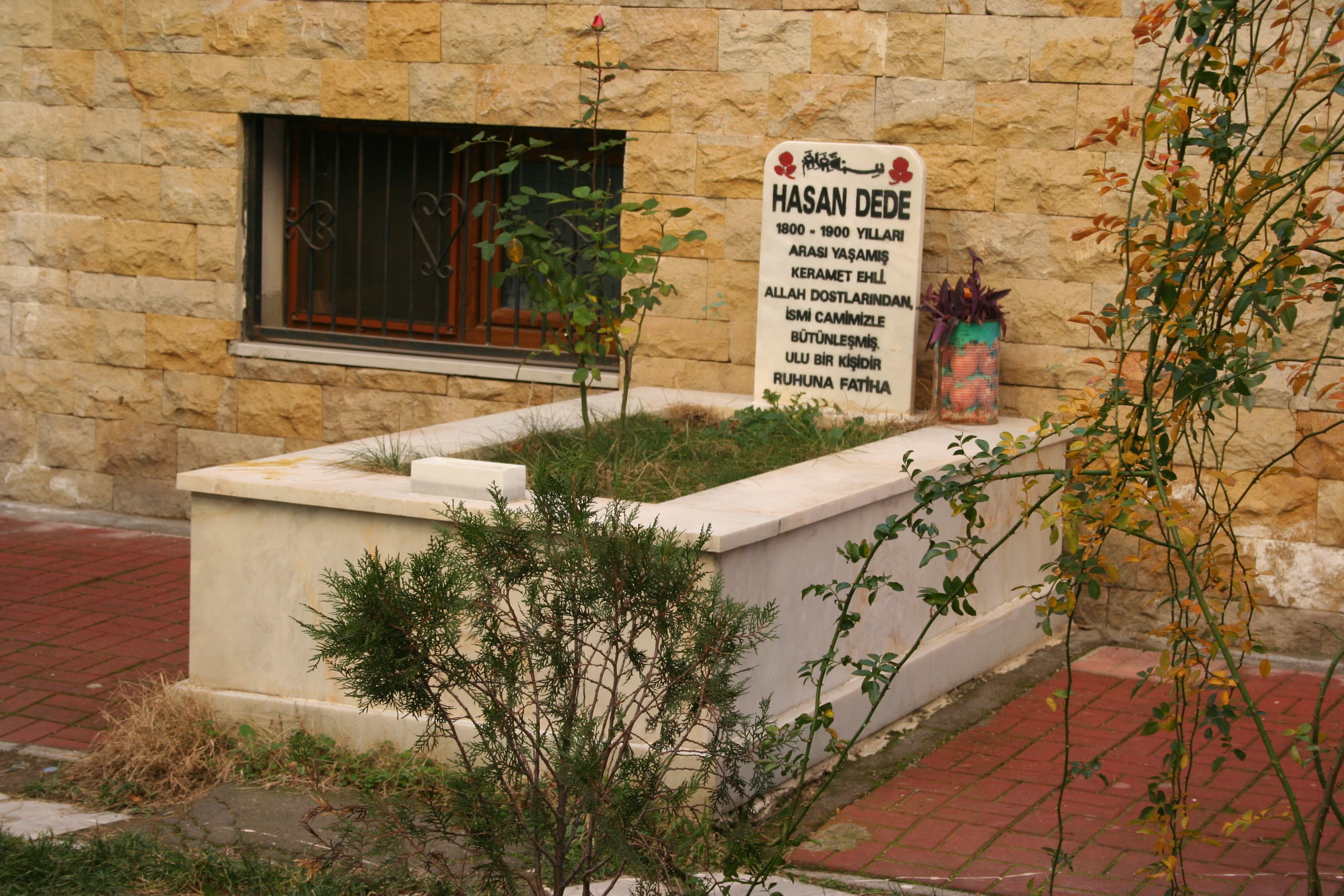Tekke Camii ve Hasan/Abdulah Dede Türbesi