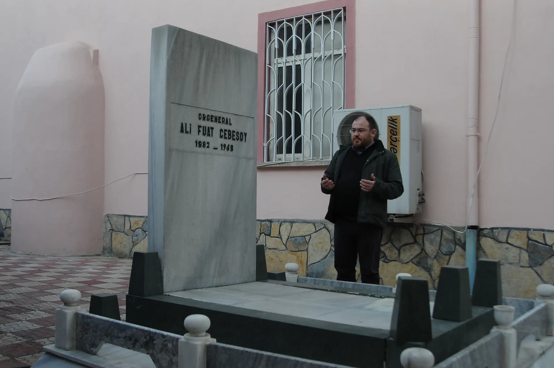 Ali Fuat Paşa’nın mezarı neden cami avlusuna defnedildi?