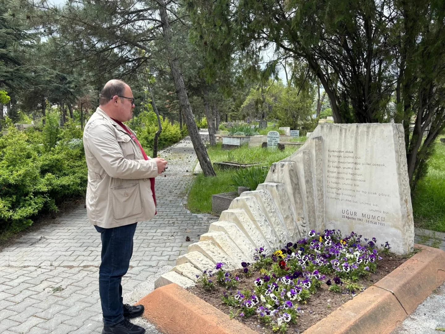 Bir Mezar Ziyareti, Bin Duygu: Uğur Mumcu’nun İzinde